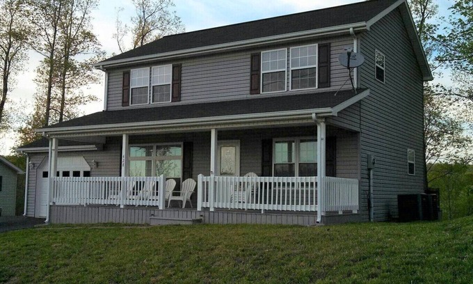 Monticello House | Scenic Lake View Retreat Near Beaver Creek Marina