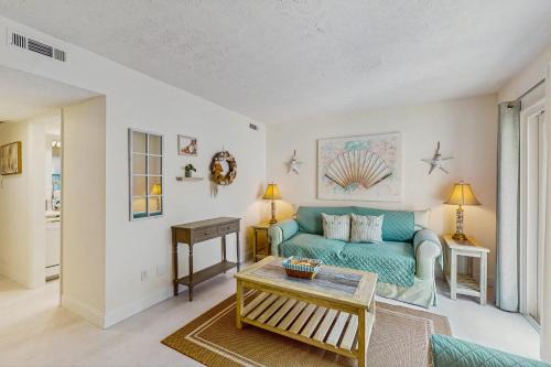 Myrtle Beach Apartment | Relaxing Retreat at Porcher Villas with Pool & Family Fun