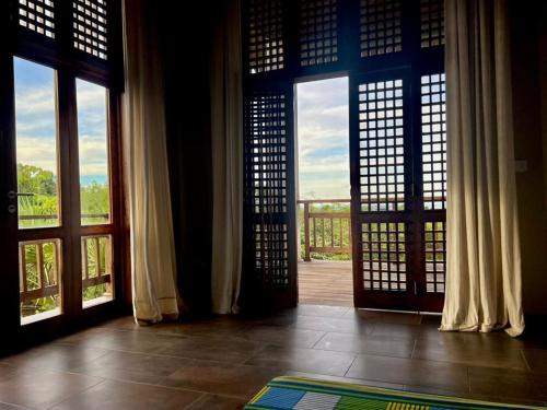 Dar es Salaam Apartment | Experience Porini House: Pet-Friendly Oceanfront Retreat