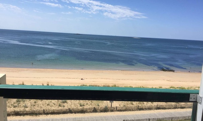 Pornichet Apartment | Beachfront Bliss at Pornichet with Ocean Views & More