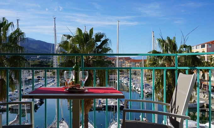 Plage d'Argeles Apartment | Port Argeles: Unmatched Views and Spa Amenities Awaits