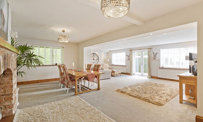 Knaresborough House | Romantic Port Arthur Cottage with Garden in Knaresborough