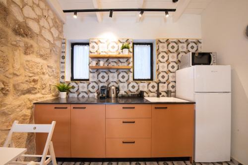 Haifa Apartment | Vintage 1 Bdrm Garden near Rambam in Port City Haifa