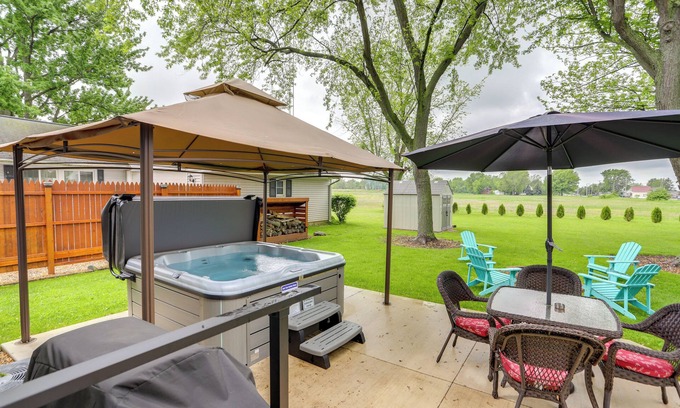 Lacarne House | Relaxing Port Clinton Retreat with Hot Tub & River Access