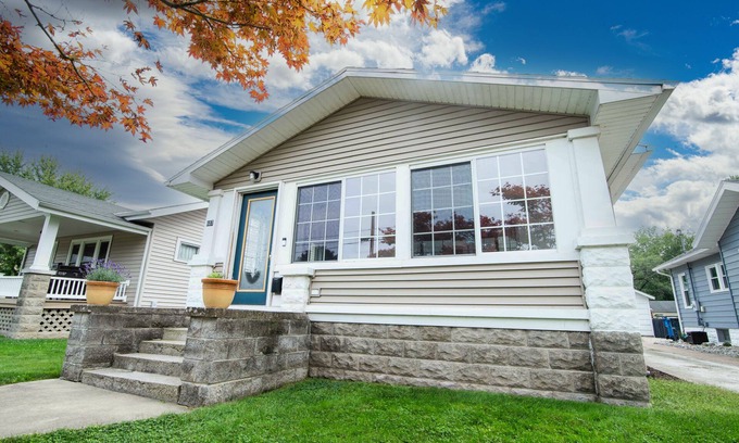 Port Clinton House | Relax at Port Clinton Lake House: Walk to Jet Express & Town