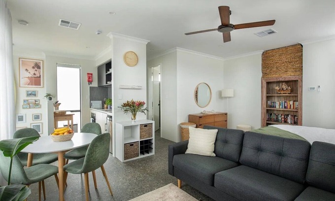 North Coogee Apartment | Guest Rated 10/10 at Port Coogee Beach Retreat