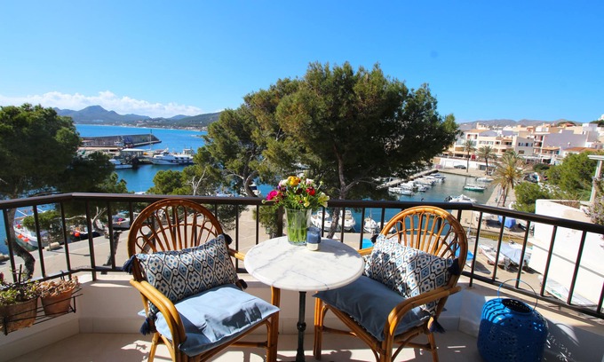 Es Pelats Apartment | Captivating Port Flair: Apartments with Breathtaking Sea Views