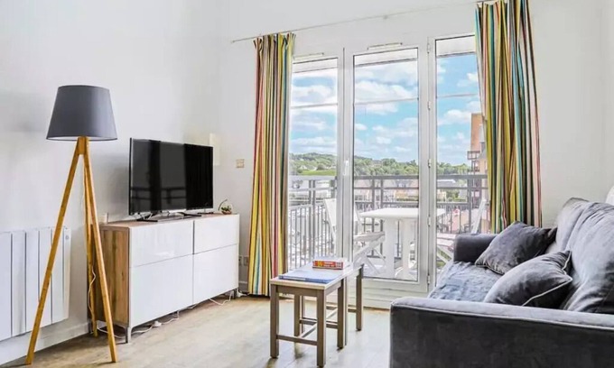 Port Guillaume Apartment | Oceanfront Port Guillaume Apartments with Spa & Kitchen Access