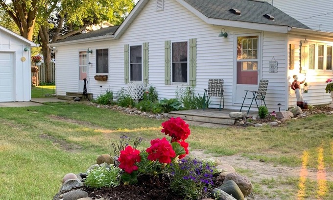Jeddo Cottage | Memorable Family Getaways at Port Huron/Lexington Lake