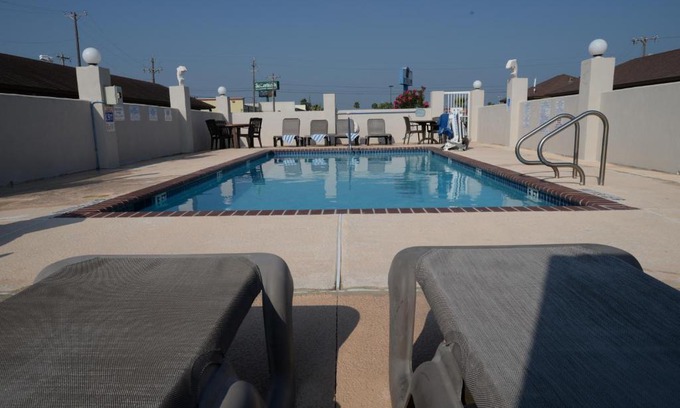 Port Isabel Hotel | Experience Port Isla Inn: Oceanfront Retreat with Pool Access