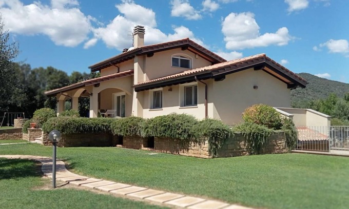 Castiglione della Pescaia Villa | Villa Retreat with Garden and BBQ Area Near the Sea