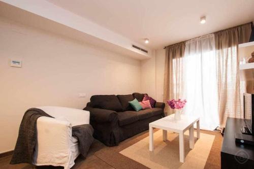 El Poble-sec Apartment | Ideal Central Port IV Apartment for Groups and Families