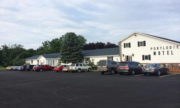 Port Ontario Hotel | Comfortable Stay at Port Lodge Motel with Family-Friendly Amenities