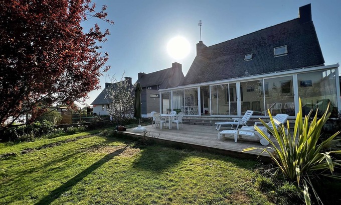 Port-Louis House | Cozy Port-Louis House with Ocean View and Free Wifi