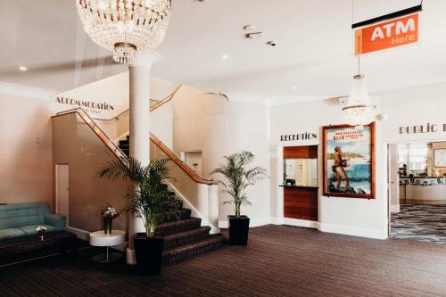 Port Macquarie Hotel | Comfortable Port Macquarie Hotel with Breakfast & Kitchen