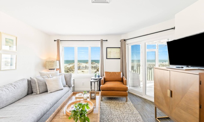 Isle of Palms Condo | Oceanfront Retreat: Port O' Call F102 with Beach Access