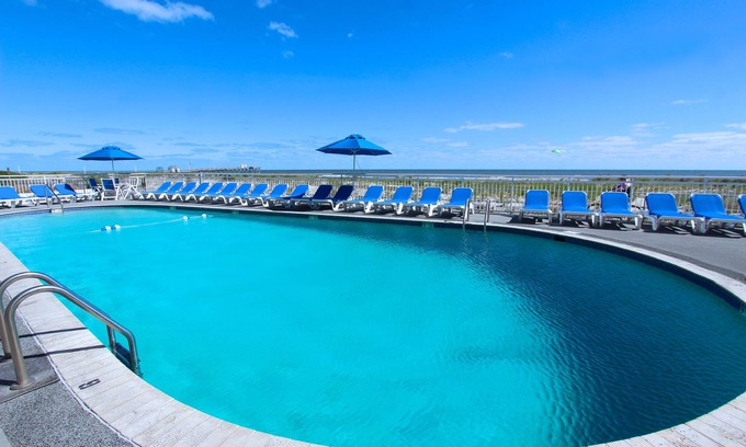 North End Resort | Book Your Stay at Port-O-Call Hotel: Rated 9.4/10!