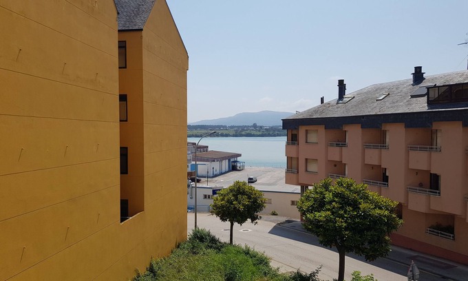 Fazouro Apartment | Beautiful Port of Foz Retreat with Garden and Terrace