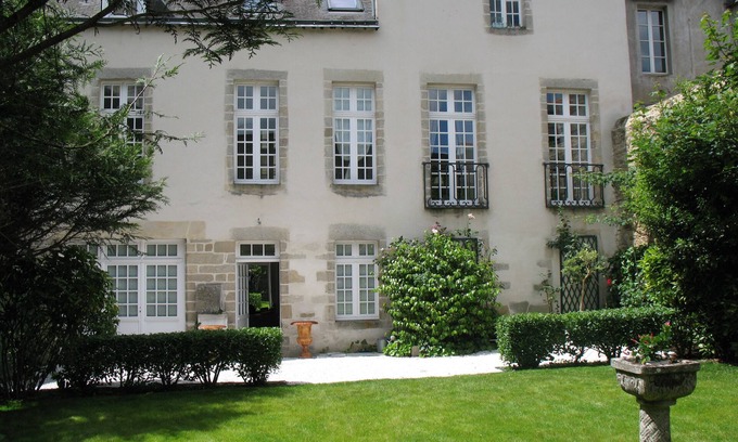 Vannes House | Explore Port of Vannes: Oceanfront Escape with Spa & Hot Tub