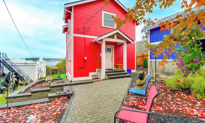 Retsil Apartment | Top-Rated Port Orchard Guest House: Steps to Bay Street!
