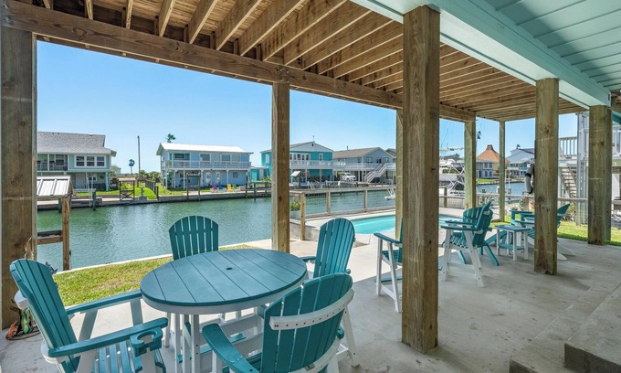 City-by-the Sea Cottage | Experience Port Royal Dream: Oceanfront Getaway Awaits