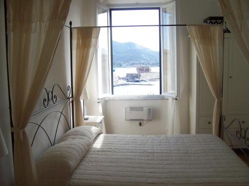 Portoferraio Old Town House | Explore Porta del Mare: Guest Rated 8.8/10 for Comfort