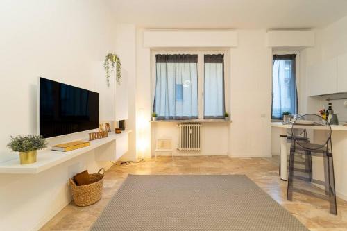 Tricolore Apartment | Discover Porta Venezia: Modern Apartment for Families & Pets