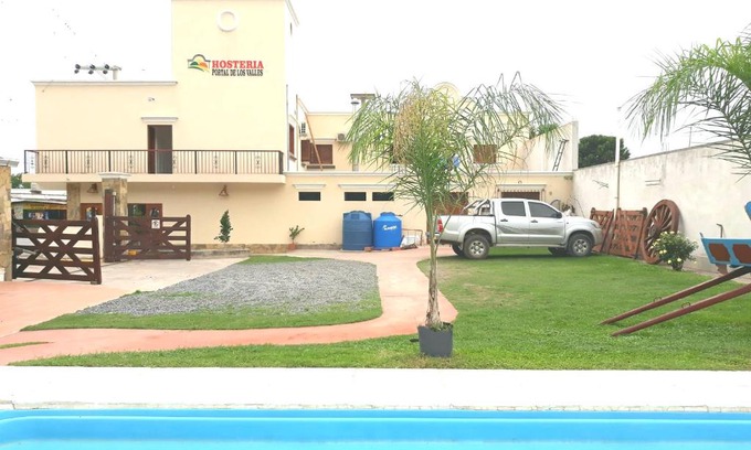 El Carril Hotel | Budget-Friendly Stay at Portal De Los Valles with Pool Access