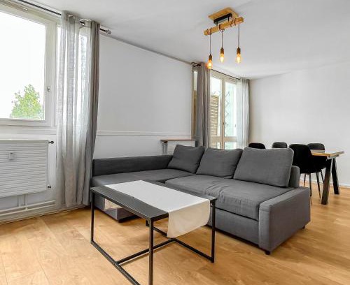 Chalon-sur-Saone Apartment | Explore Family-Friendly Comfort at Porte de la Bourgogne