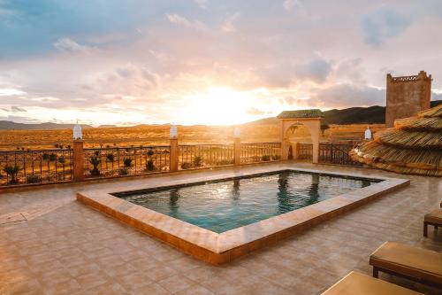 Taouz Hotel | Discover Porte De Sahara Ouzina: Family-Friendly Retreat
