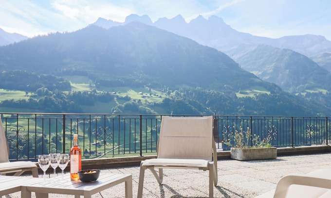 Val d'Illiez Ski Chalet | Beautiful Val-d'Illiez Chalet with Scenic Mountain Views