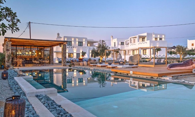 Glastros Hotel | Relax at Portes Suites & Villas Mykonos with Ocean Views