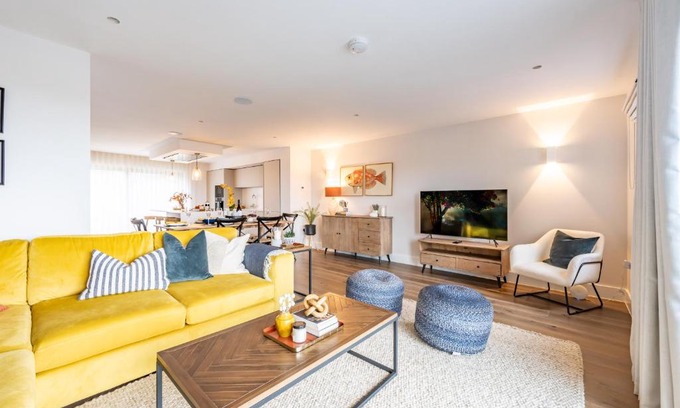 Porth House | Pet-Friendly Escape at Porth Beach Villa - 4 Star Stay!