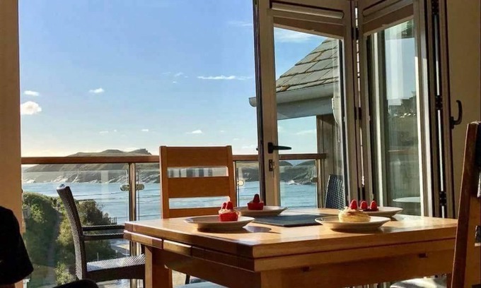 Porth Apartment | Oceanfront Porth Sands Beachfront Apartment with Ocean View