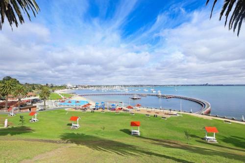 Geelong House | Portia Hotel: Close to City Center & Family-Friendly Stays