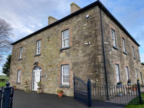 Emyvale Bed & Breakfast | Elegant Portinaghy House: Family-Friendly Retreat