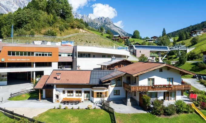 Dienten am Hochkoenig Apartment | Portis Ferienhaus: Family Retreat with Ocean Views