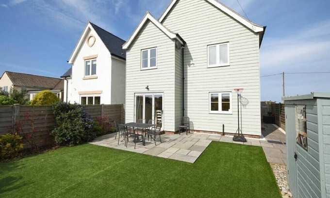 Beadnell Cottage | Pet-Friendly Portland Cottage with Oceanfront Views