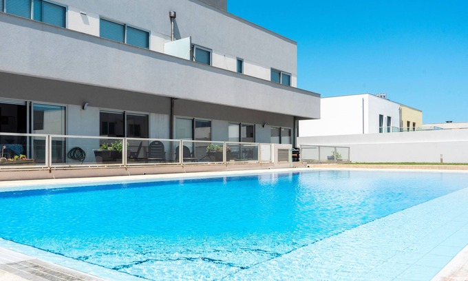 Lavra Apartment | Inviting Porto City and Beach Apartment with Pool and Spa