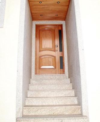 Mafamude House | Budget-Friendly Porto Cruz with Onsite Restaurant & Great Rating