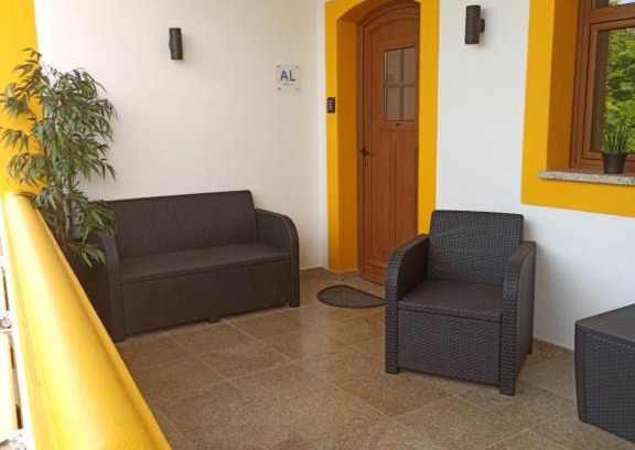 Sardoal Bed & Breakfast | Experience Porto D'Abrigo: Family-Friendly with Pool & Dining