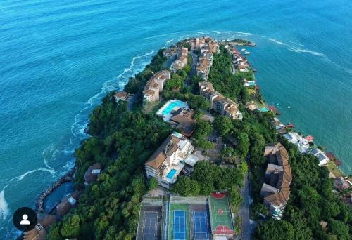 Conceicao de Jacarei Apartment | Vista Serra: Beachfront Retreat with Ocean Views & Pool