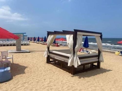 Damietta Apartment | Discover Porto Said: Family-Friendly Stay with Pool & Hot Tub