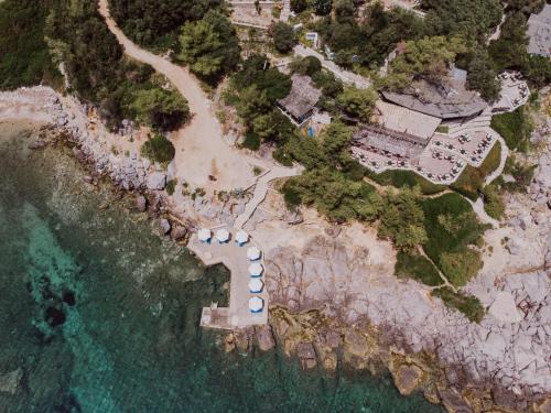 Paliouri House | Discover Porto Valitsa: Oceanfront Bliss with Top Amenities