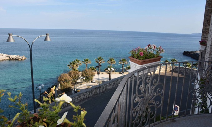 Castro Marina Bed & Breakfast | Discover Porto Vecchio: Family-Friendly with Restaurant & Kitchen