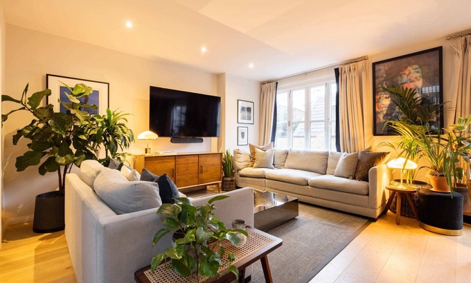 Notting Hill House | Portobello Mews House in Notting Hill