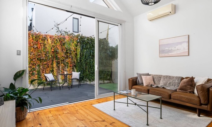 Port Melbourne House | Portside by Property Mums