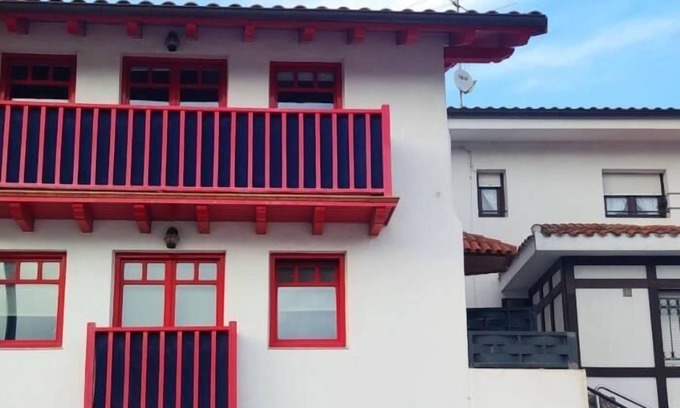 Bermeo Apartment | Enchanting PORTU ZARRA House with Ocean Views & Family Fun