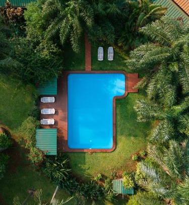 Zona Granja Hotel | Discover Posada 21 Oranges: Family-Friendly with Pool Access