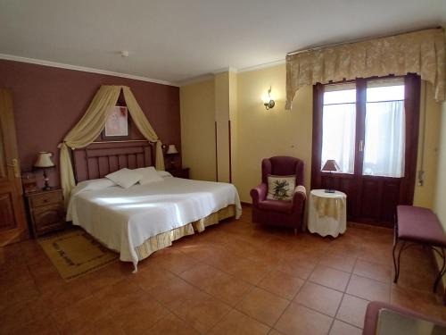 Lierganes House | Cozy Retreat at Posada Carpe Diem with Hot Tub & Dining
